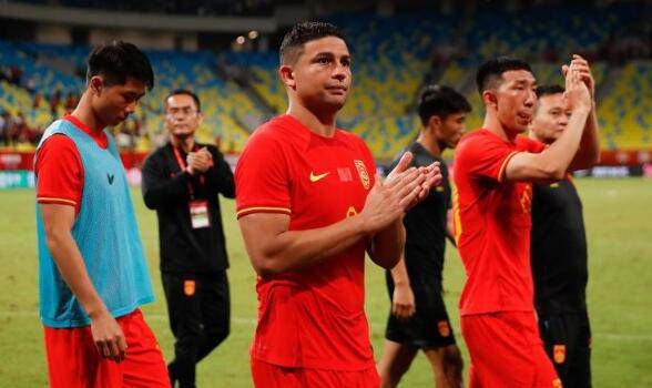 被按摩师玩奶吃奶