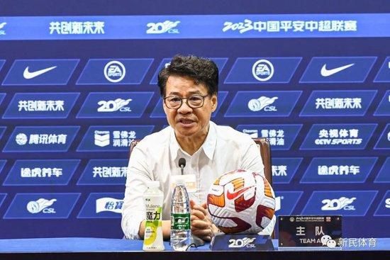 双性总裁张开腿让人c